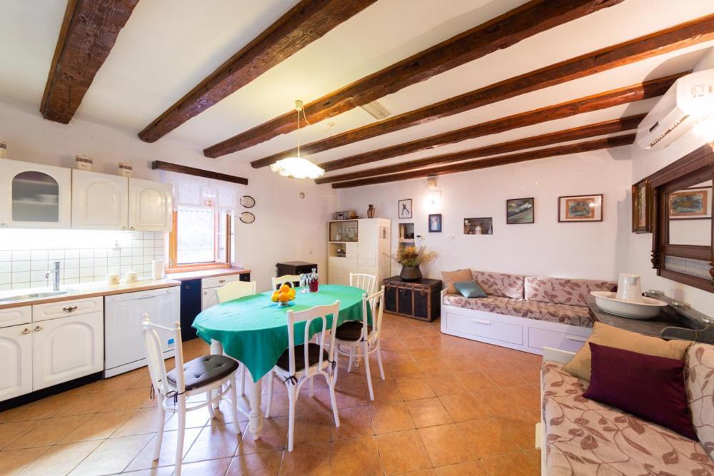 Holiday Home Burba Komiža Buitenkant foto